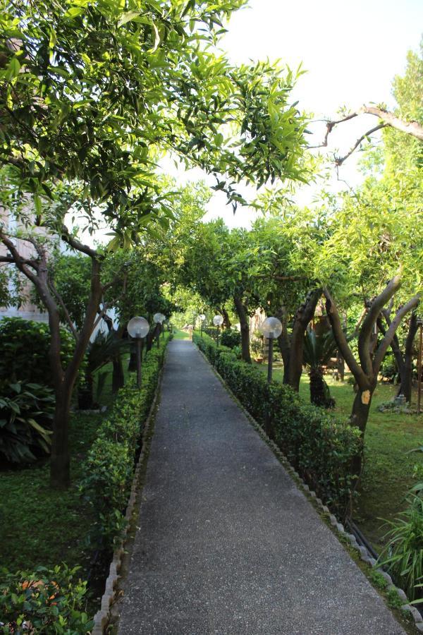 Residenza Caserta Sud - Appartamento Con Giardino Exterior foto